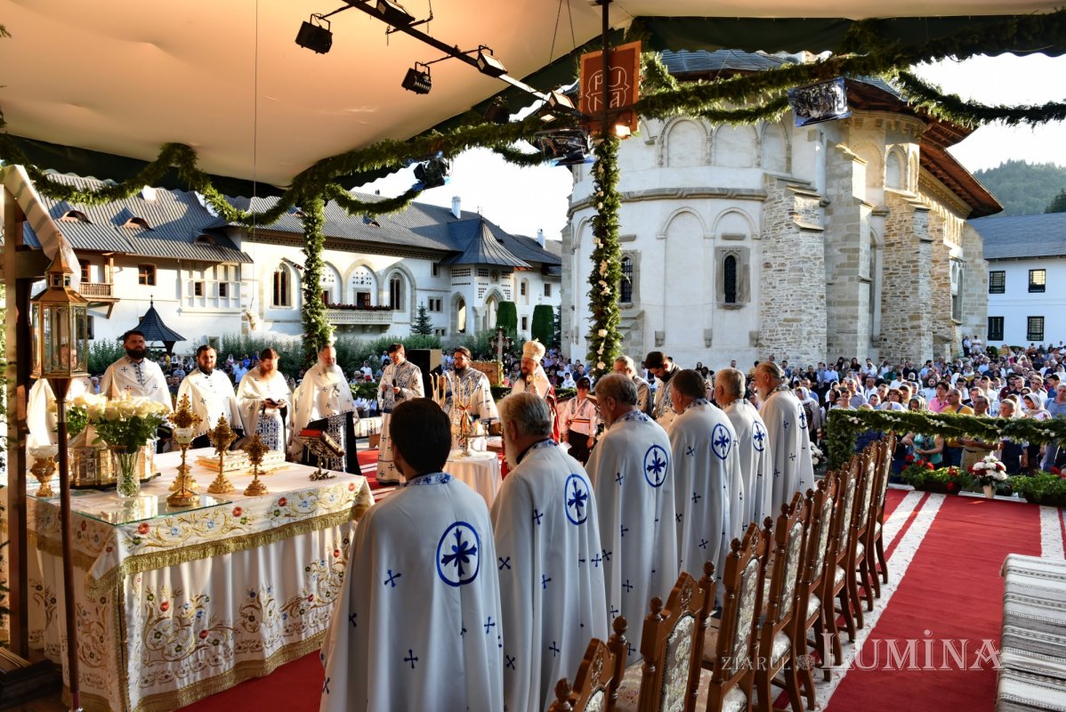 Comuniune și rugăciune la începutul „Serbării de la Putna - 150” 180421