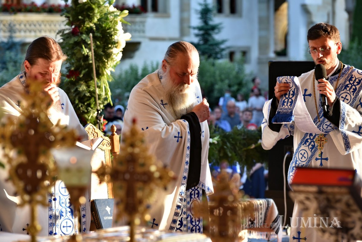 Comuniune și rugăciune la începutul „Serbării de la Putna - 150” 180424