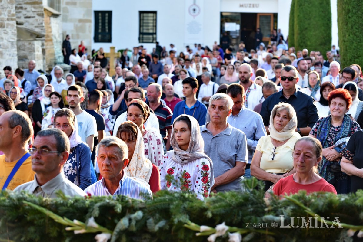 Comuniune și rugăciune la începutul „Serbării de la Putna - 150” 180426
