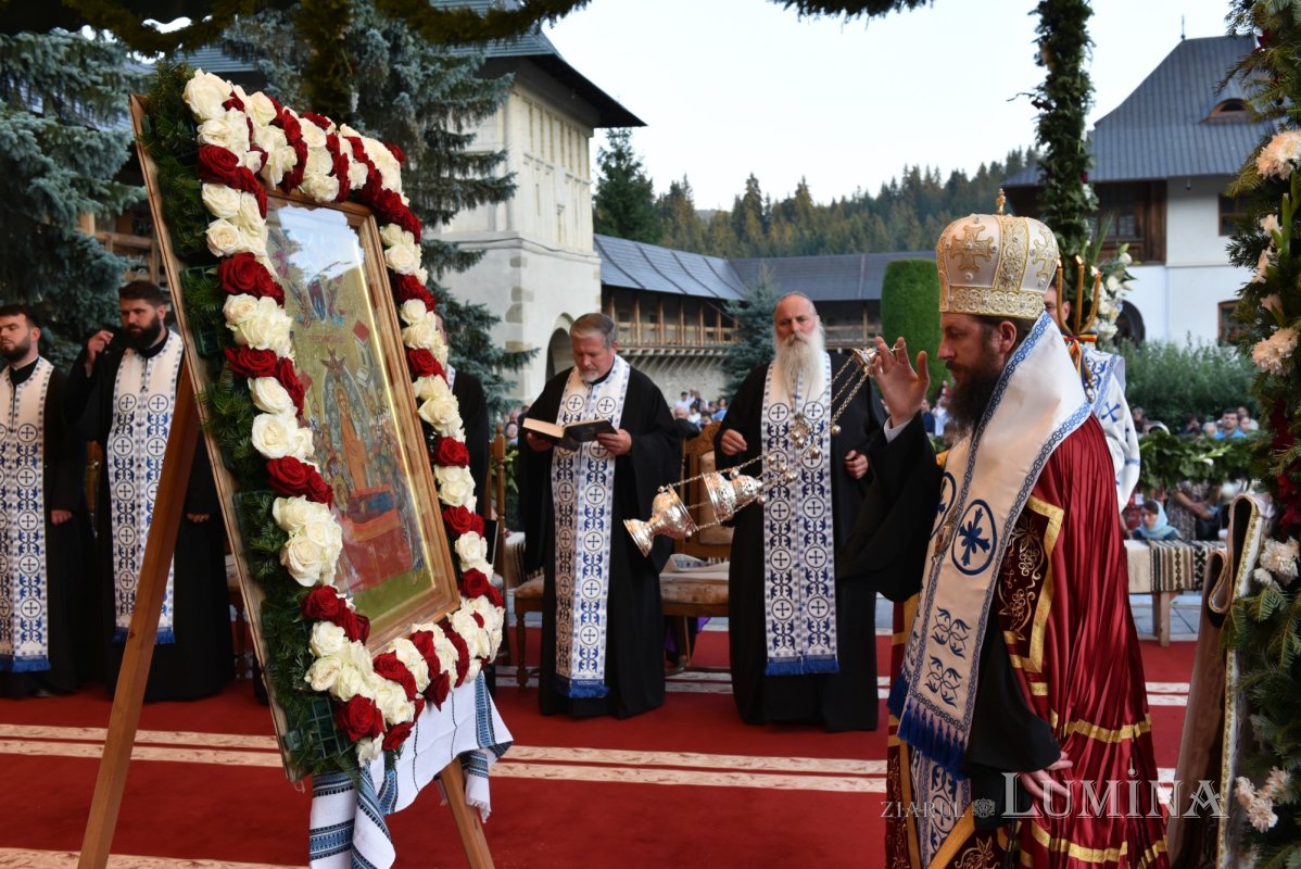 Comuniune și rugăciune la începutul „Serbării de la Putna - 150” 180432