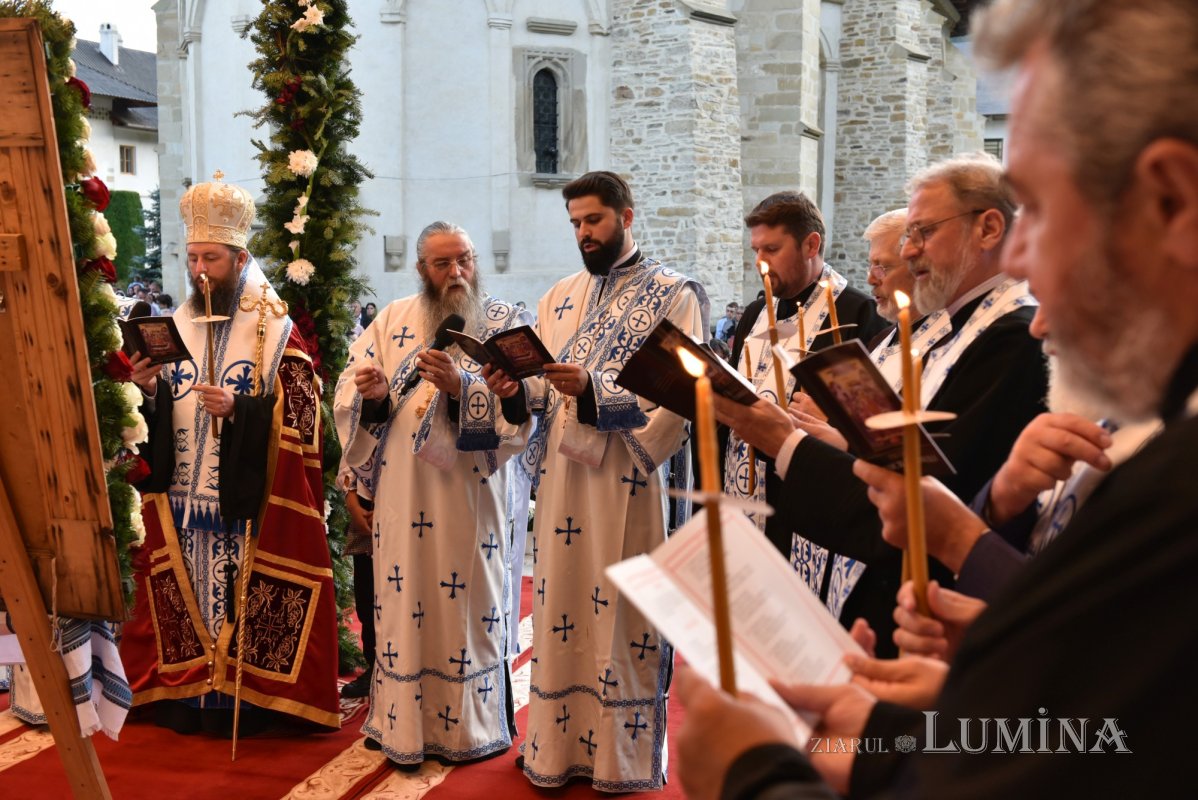 Comuniune și rugăciune la începutul „Serbării de la Putna - 150” 180434