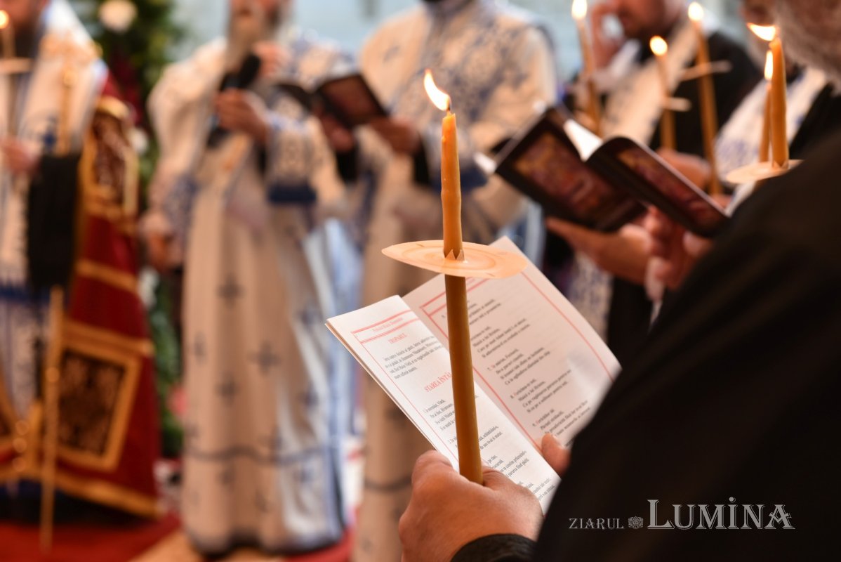 Comuniune și rugăciune la începutul „Serbării de la Putna - 150” 180435