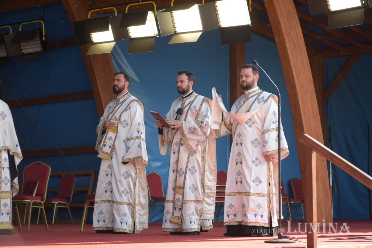 Prohodul Maicii Domnului la Catedrala Patriarhală 180334