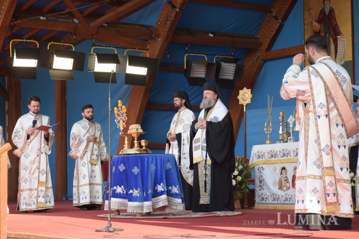 Prohodul Maicii Domnului la Catedrala Patriarhală 180335