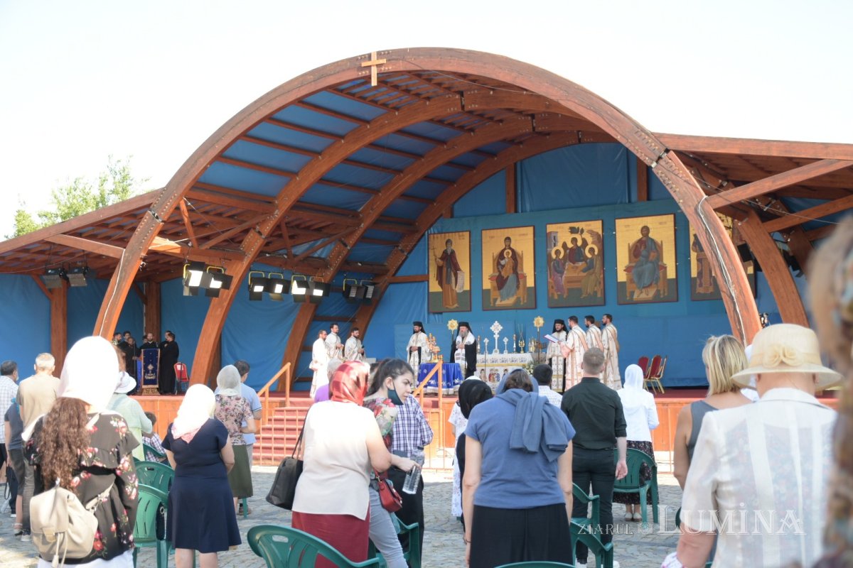 Prohodul Maicii Domnului la Catedrala Patriarhală 180336