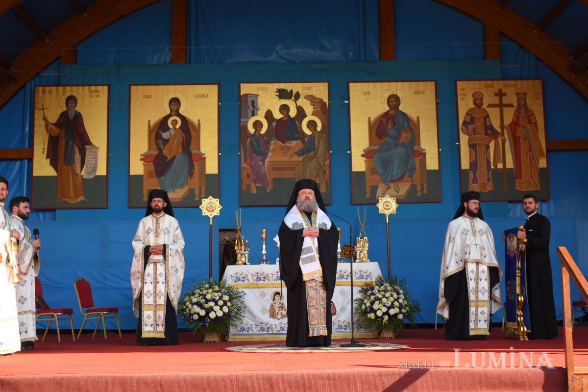 Prohodul Maicii Domnului la Catedrala Patriarhală 180340