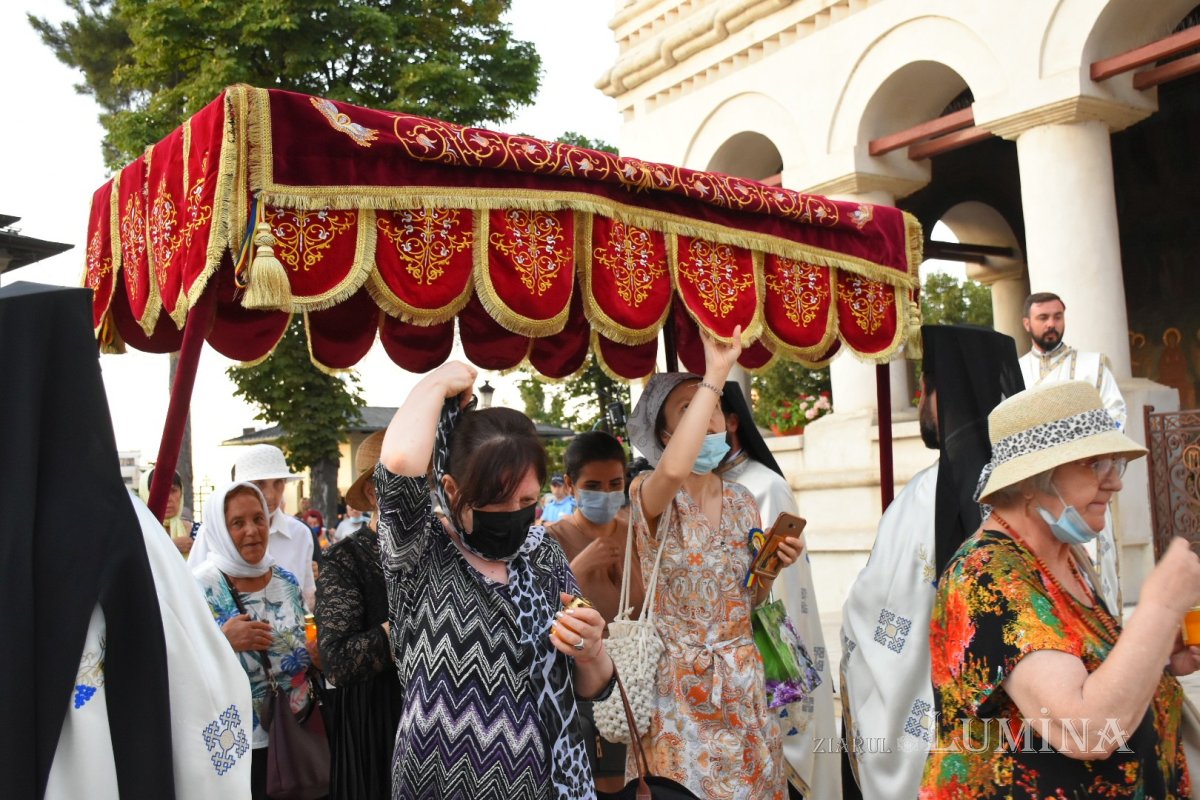 Prohodul Maicii Domnului la Catedrala Patriarhală 180343