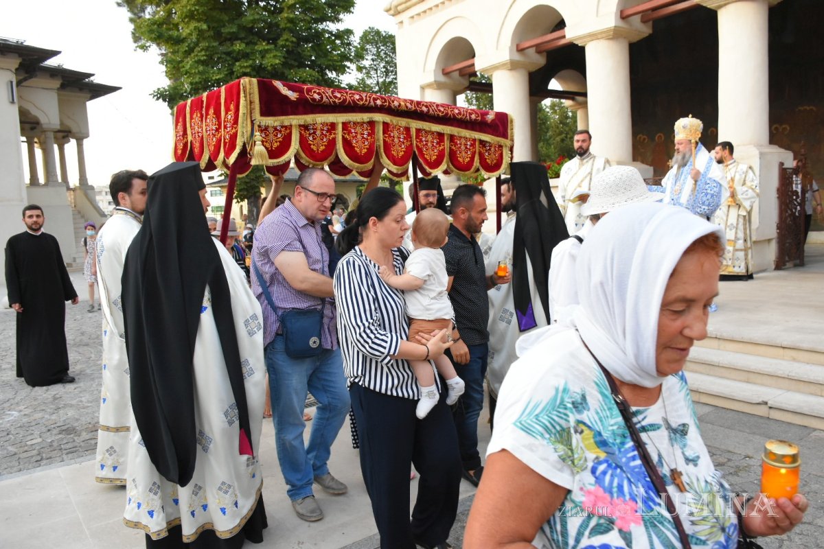 Prohodul Maicii Domnului la Catedrala Patriarhală 180344