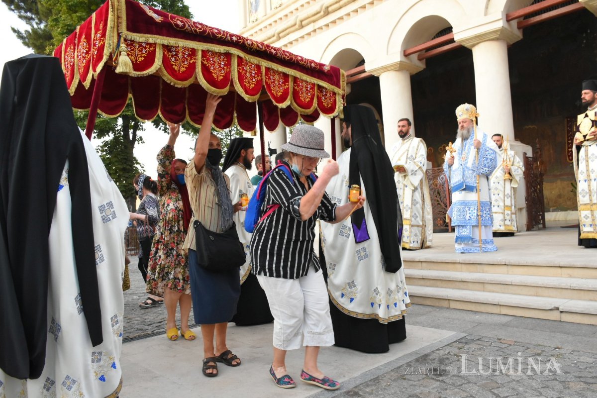 Prohodul Maicii Domnului la Catedrala Patriarhală 180345
