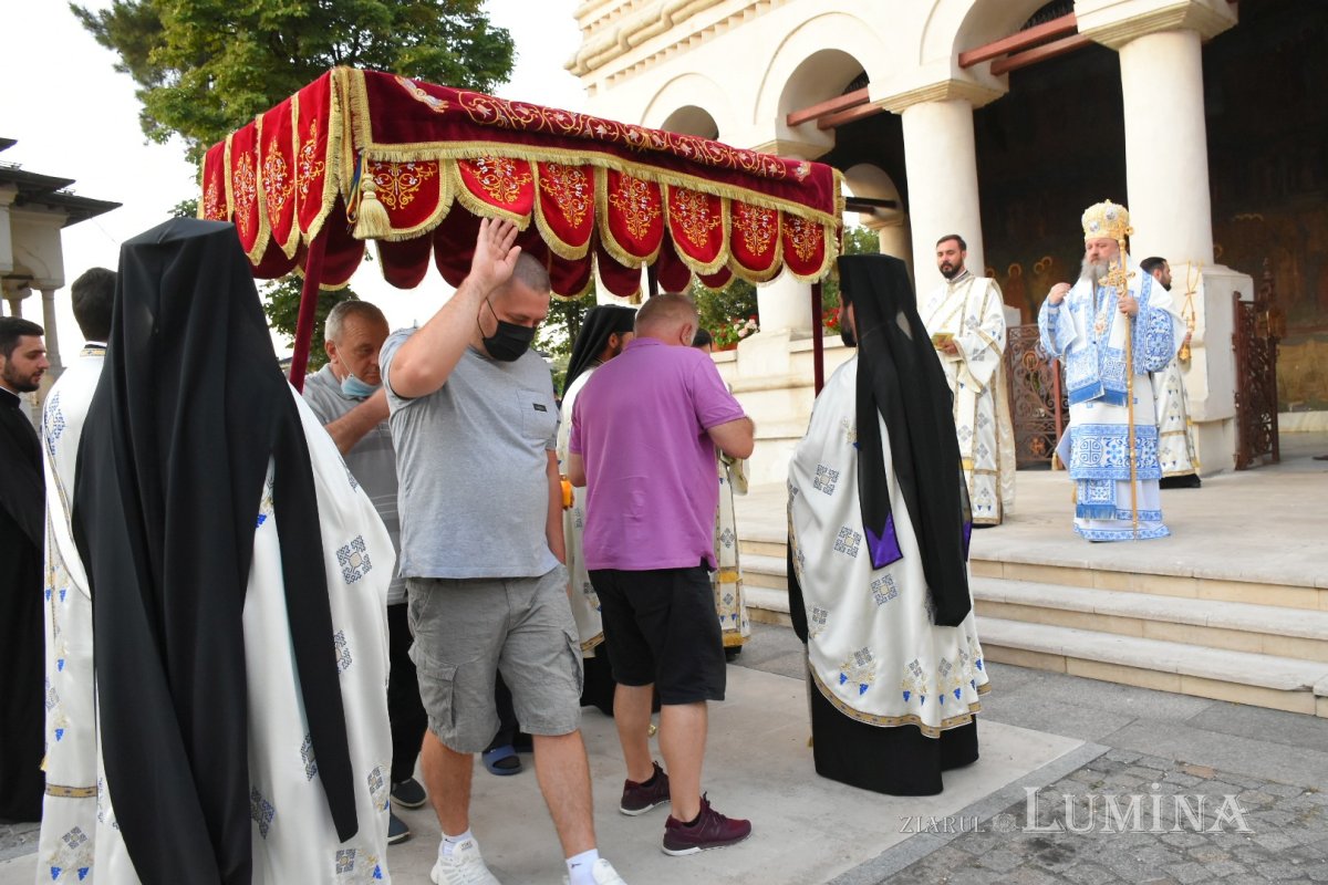 Prohodul Maicii Domnului la Catedrala Patriarhală 180346