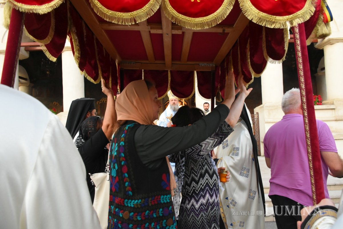 Prohodul Maicii Domnului la Catedrala Patriarhală 180347
