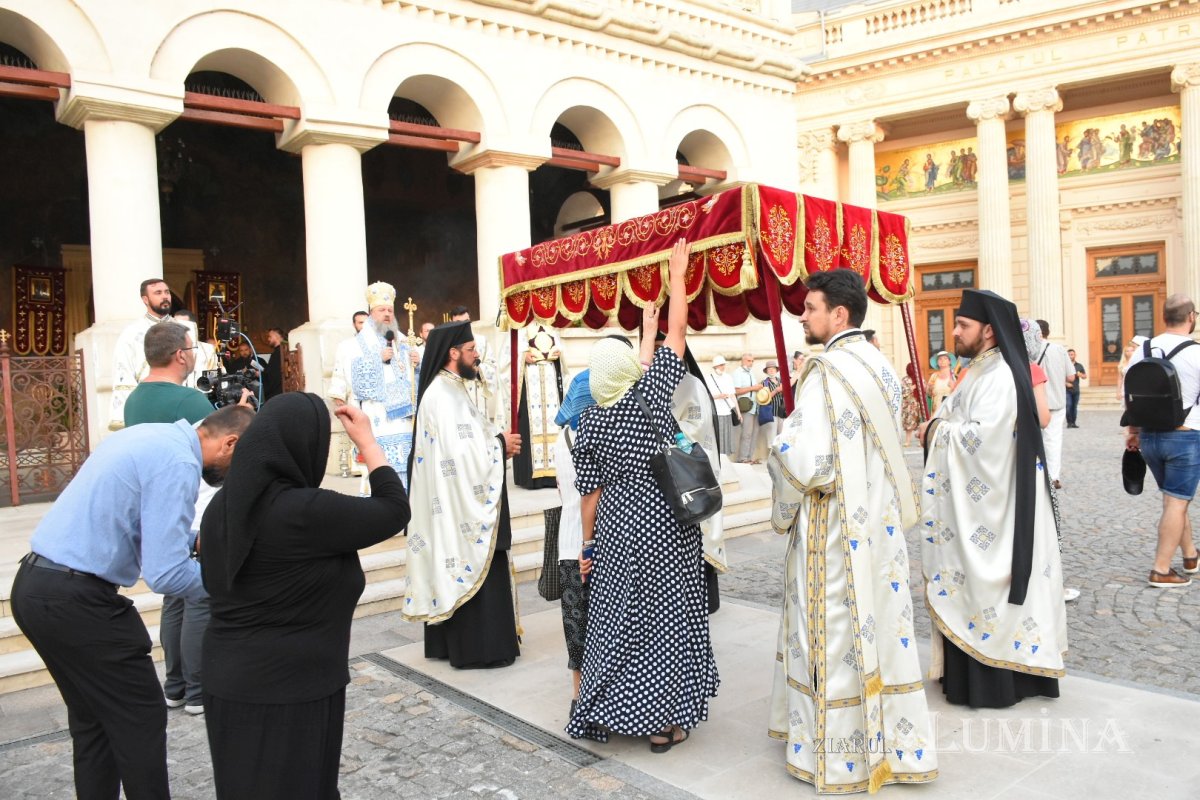 Prohodul Maicii Domnului la Catedrala Patriarhală 180350