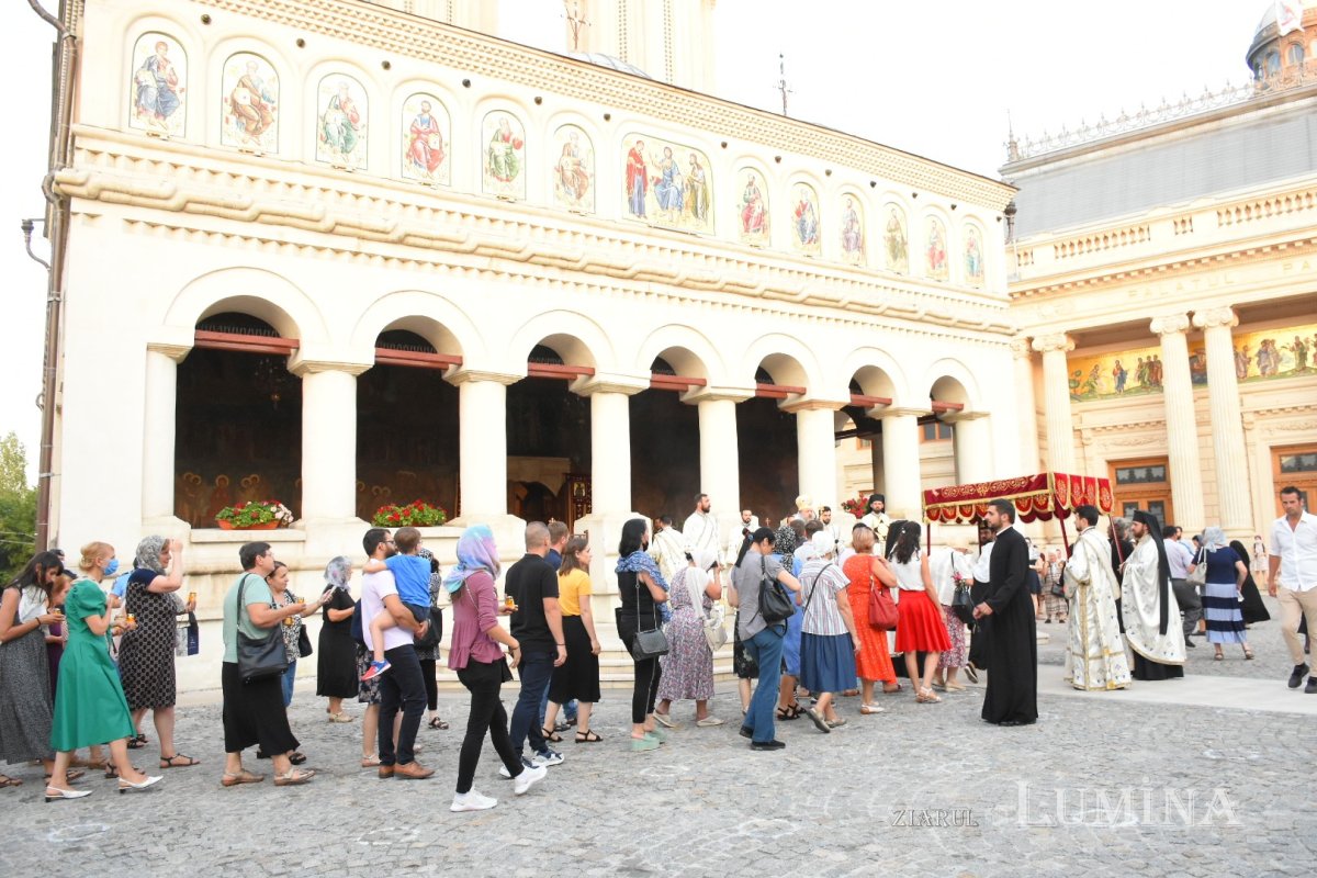 Prohodul Maicii Domnului la Catedrala Patriarhală 180351