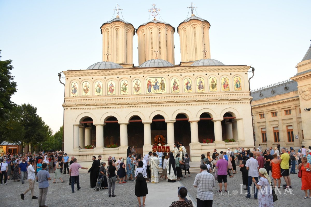 Prohodul Maicii Domnului la Catedrala Patriarhală 180352