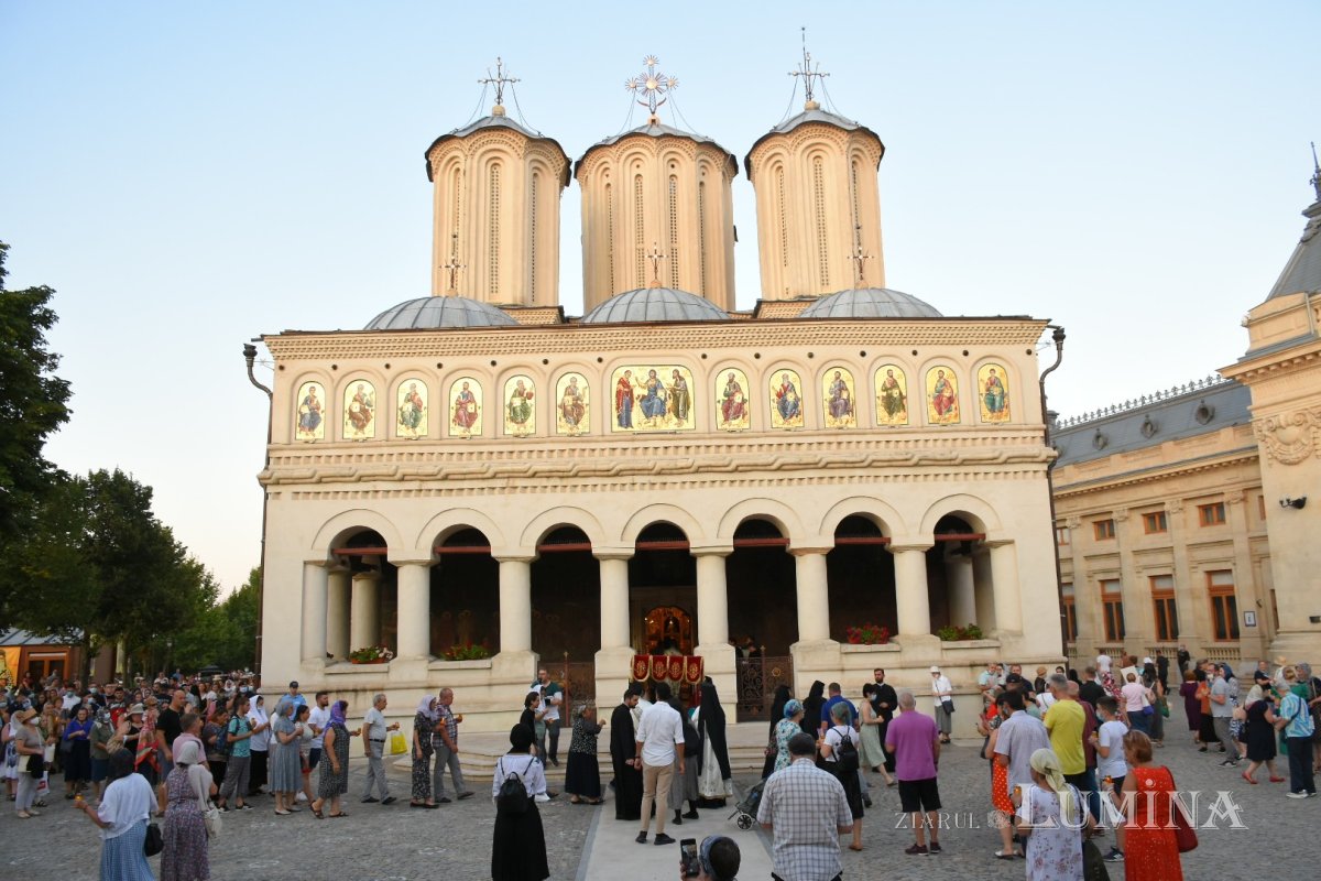 Prohodul Maicii Domnului la Catedrala Patriarhală 180353