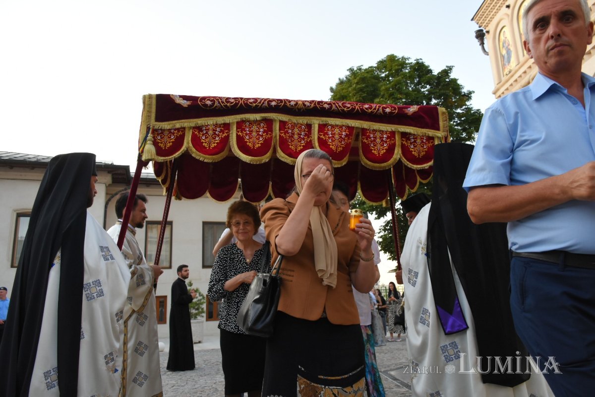 Prohodul Maicii Domnului la Catedrala Patriarhală 180354