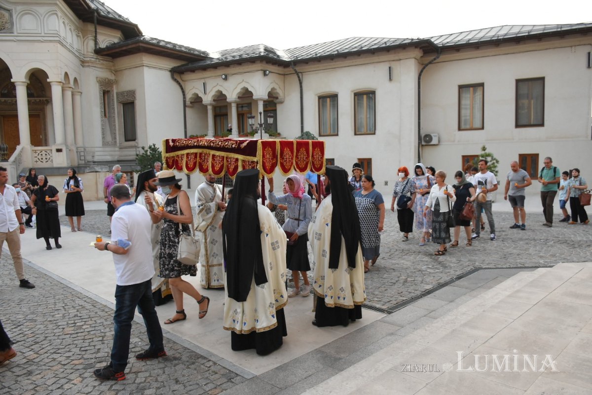 Prohodul Maicii Domnului la Catedrala Patriarhală 180355