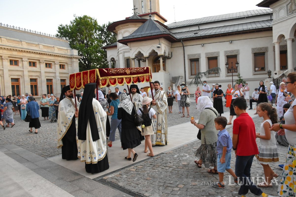 Prohodul Maicii Domnului la Catedrala Patriarhală 180357
