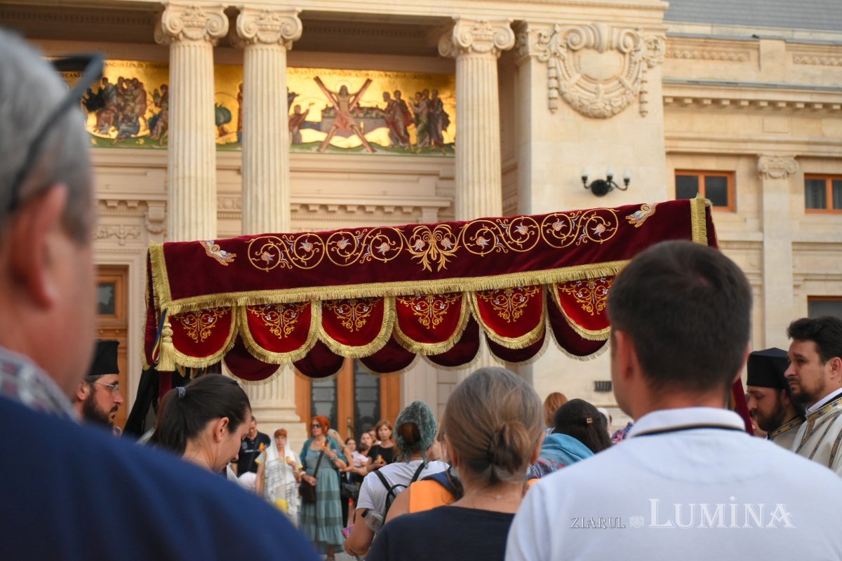 Prohodul Maicii Domnului la Catedrala Patriarhală 180358