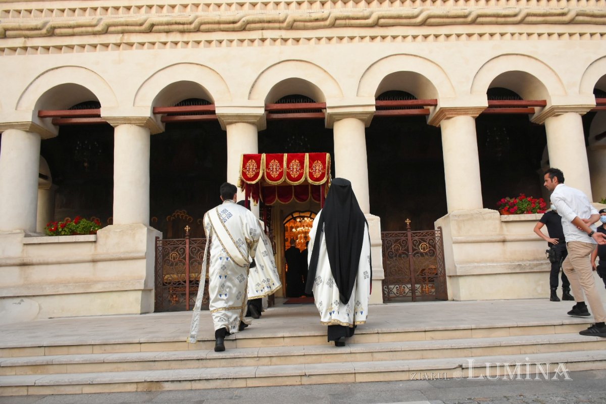 Prohodul Maicii Domnului la Catedrala Patriarhală 180359