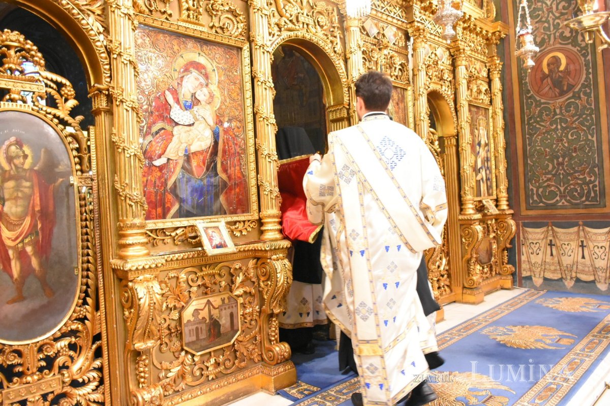 Prohodul Maicii Domnului la Catedrala Patriarhală 180360