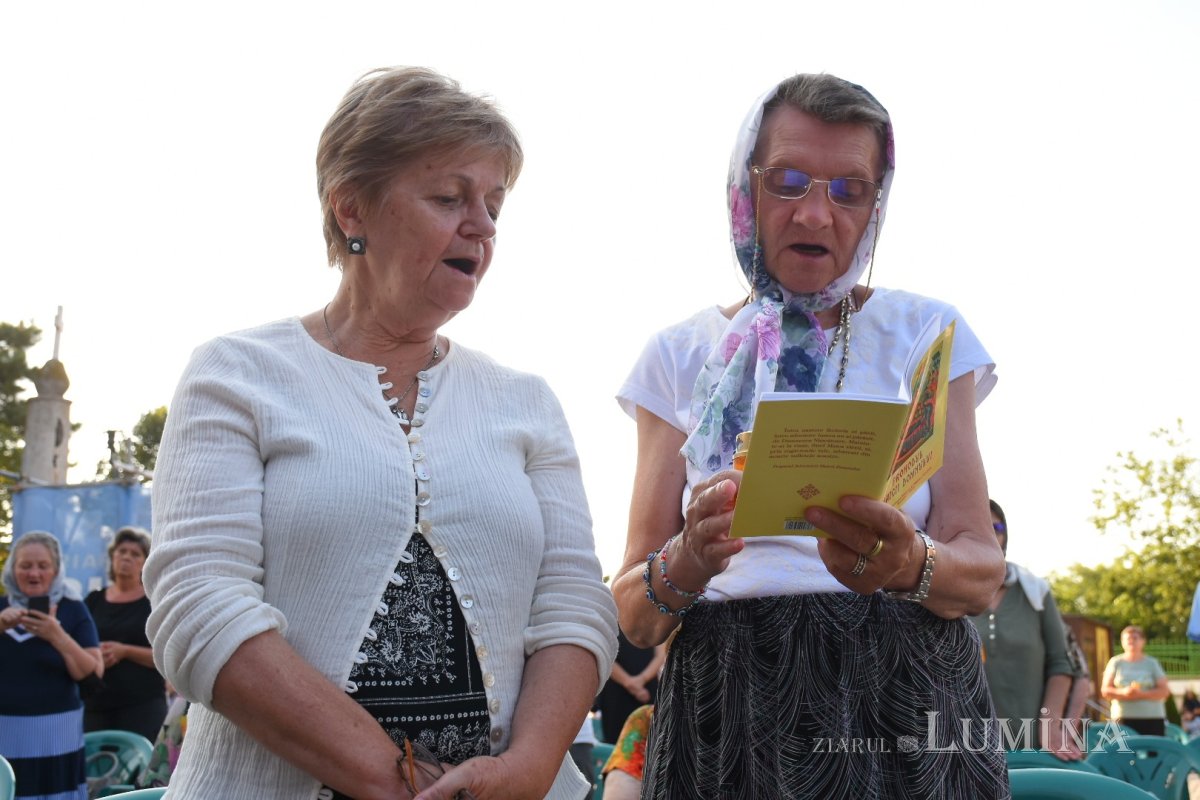 Prohodul Maicii Domnului la Catedrala Patriarhală 180376