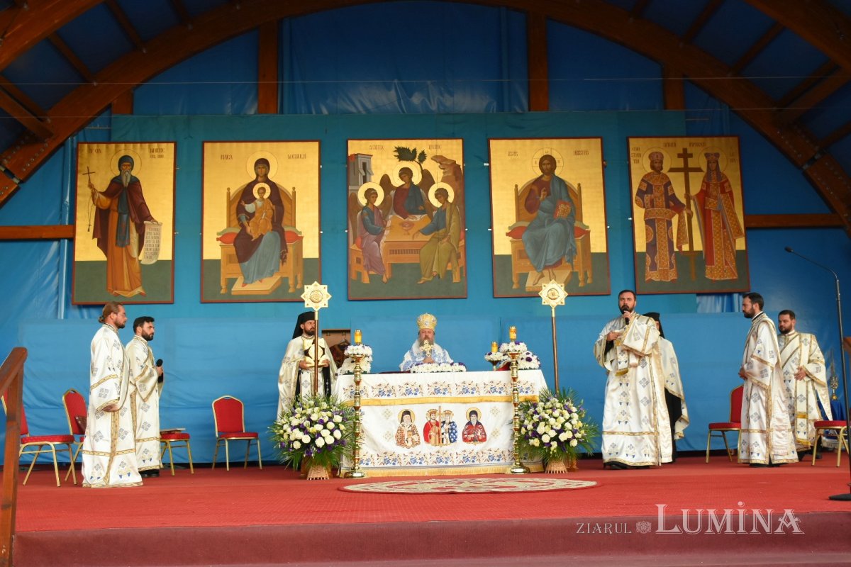 Prohodul Maicii Domnului la Catedrala Patriarhală 180384