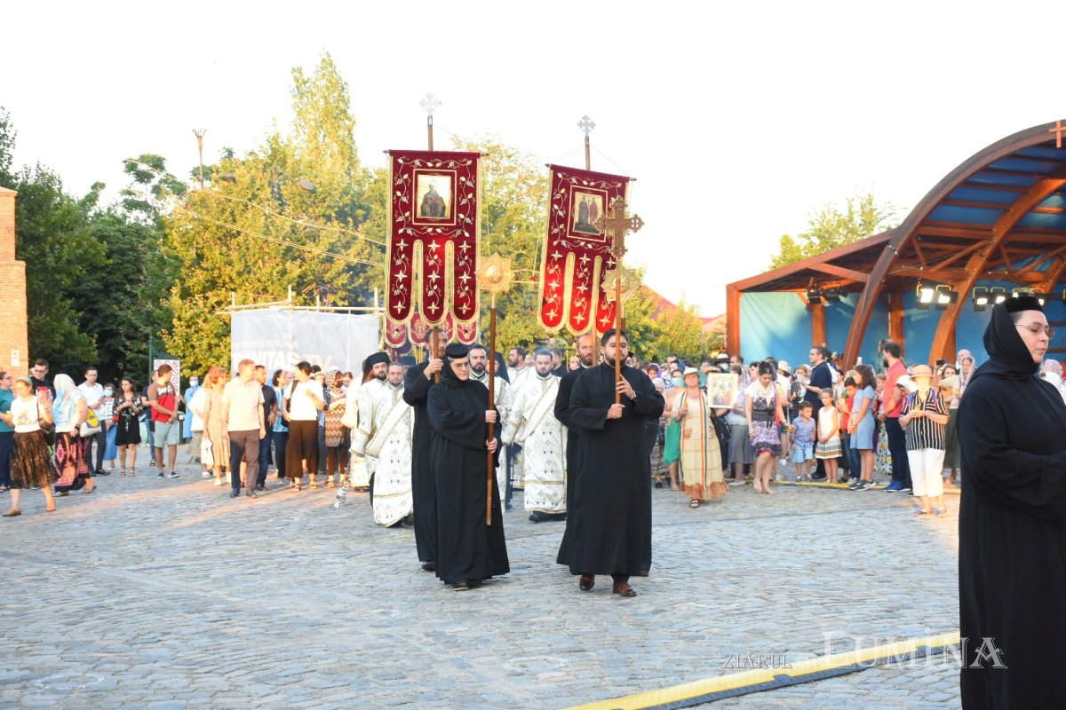 Prohodul Maicii Domnului la Catedrala Patriarhală 180396