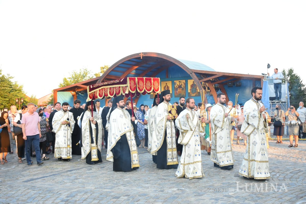 Prohodul Maicii Domnului la Catedrala Patriarhală 180397