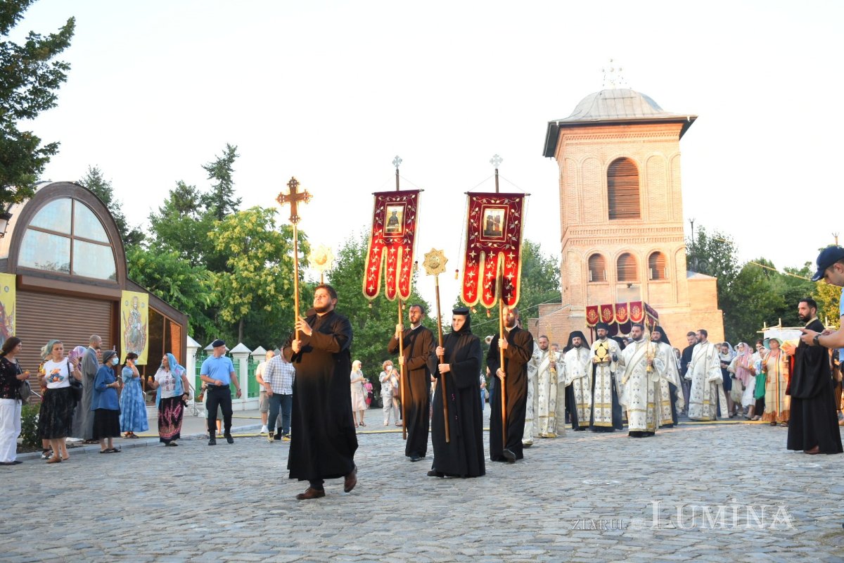 Prohodul Maicii Domnului la Catedrala Patriarhală 180398