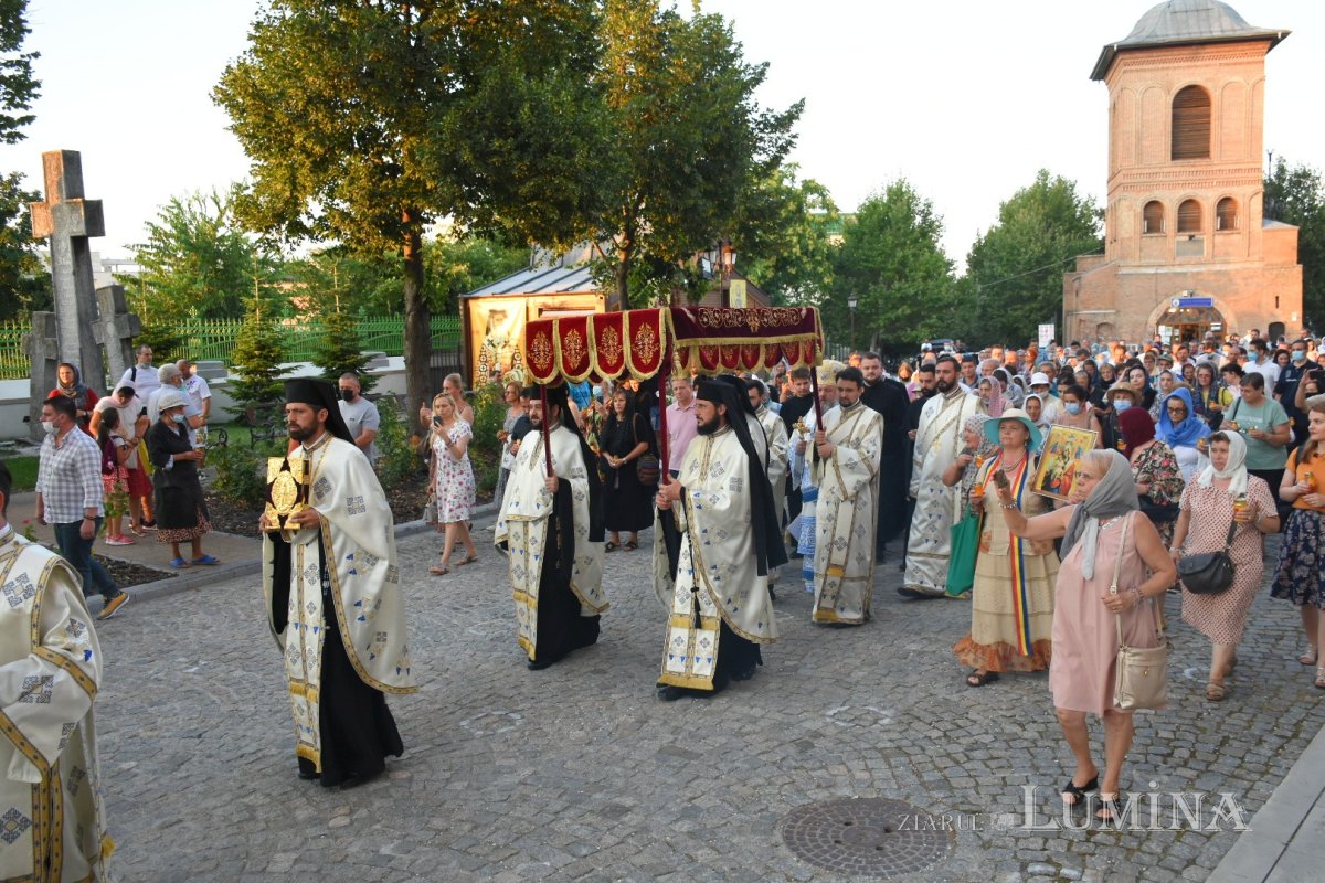 Prohodul Maicii Domnului la Catedrala Patriarhală 180400