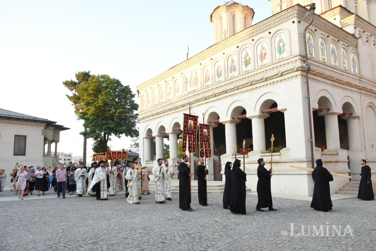 Prohodul Maicii Domnului la Catedrala Patriarhală 180404