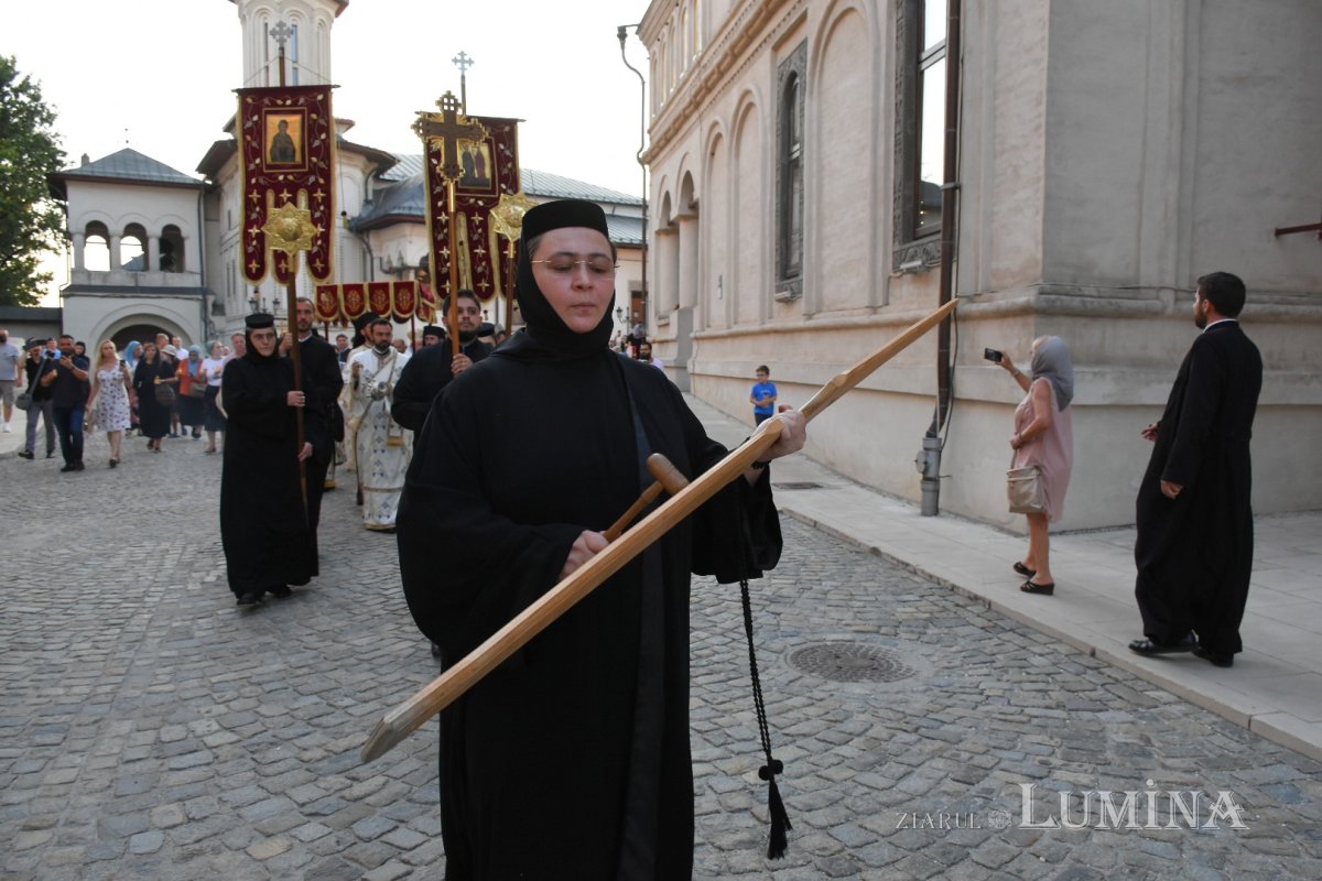 Prohodul Maicii Domnului la Catedrala Patriarhală 180408