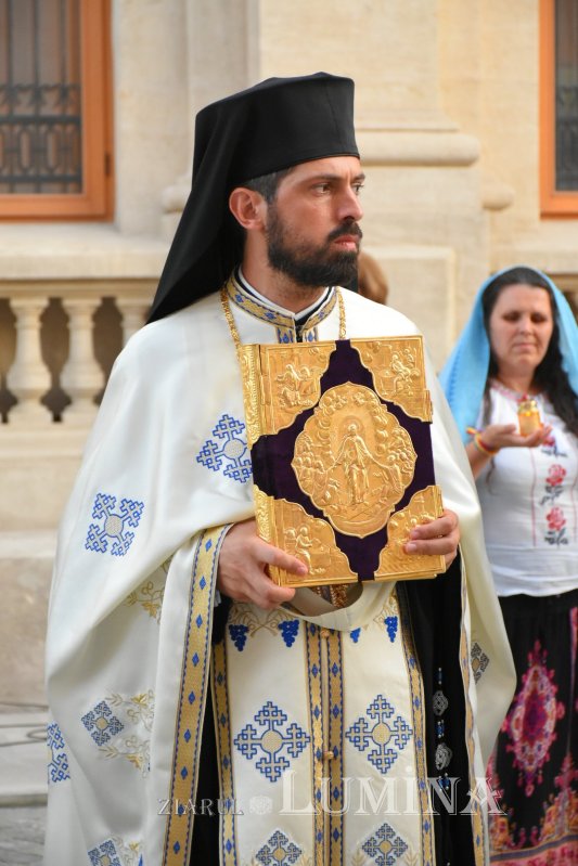 Prohodul Maicii Domnului la Catedrala Patriarhală 180411