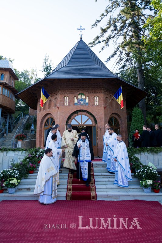 Sfințirea Altarului de vară al Mănăstirii Piatra Sfântă din Iași 180236