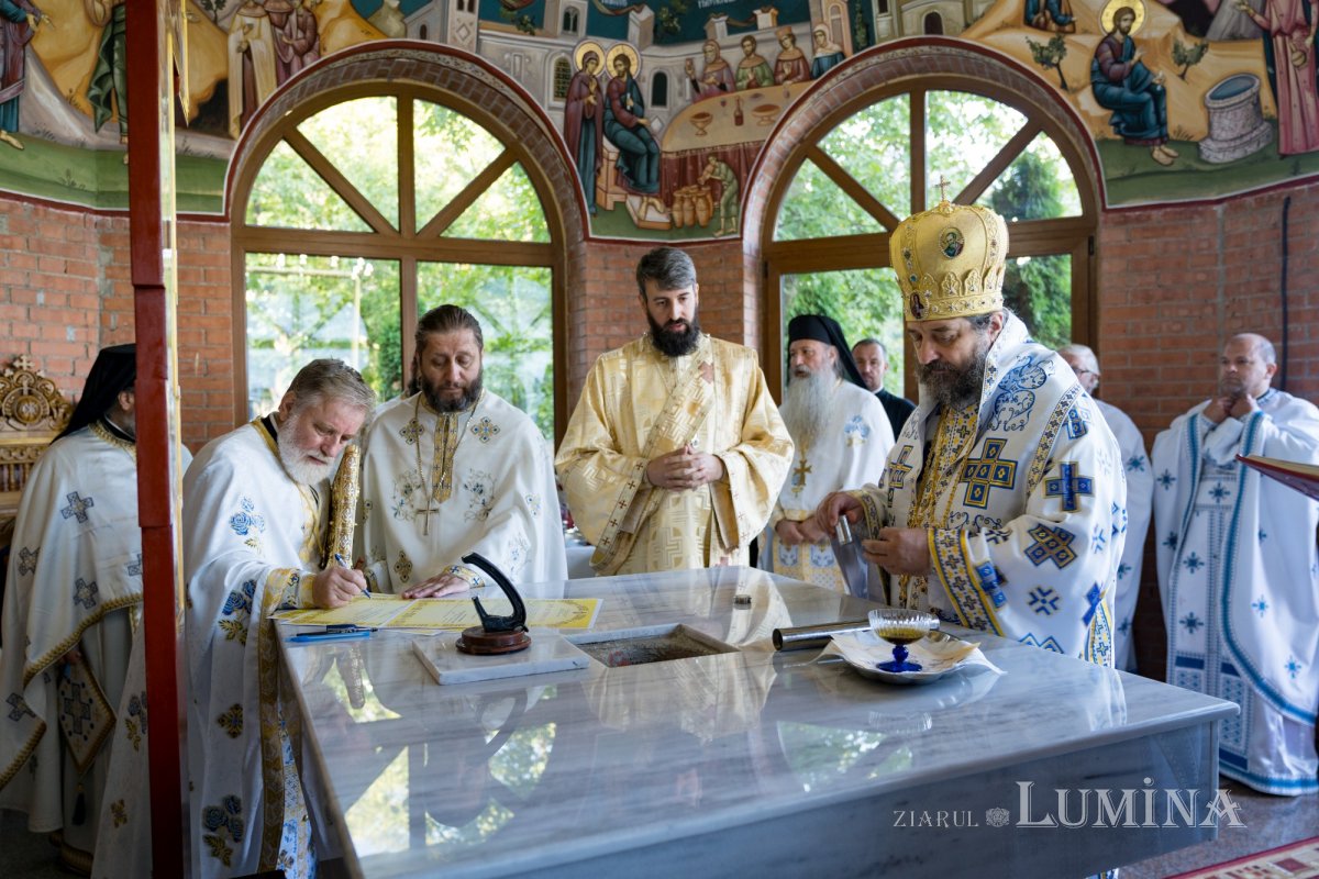 Sfințirea Altarului de vară al Mănăstirii Piatra Sfântă din Iași 180238