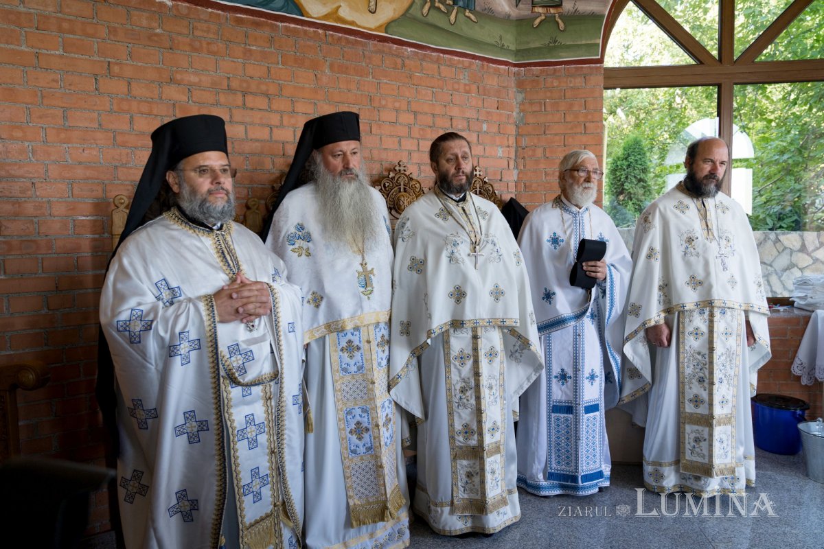 Sfințirea Altarului de vară al Mănăstirii Piatra Sfântă din Iași 180240