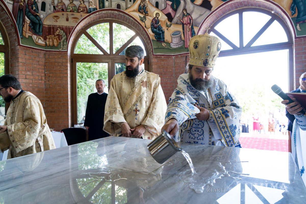 Sfințirea Altarului de vară al Mănăstirii Piatra Sfântă din Iași 180242