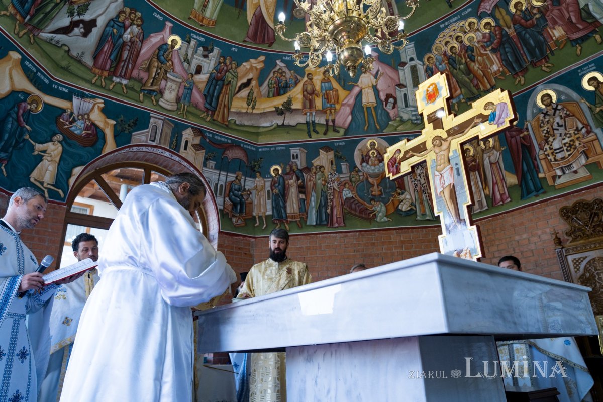 Sfințirea Altarului de vară al Mănăstirii Piatra Sfântă din Iași 180248