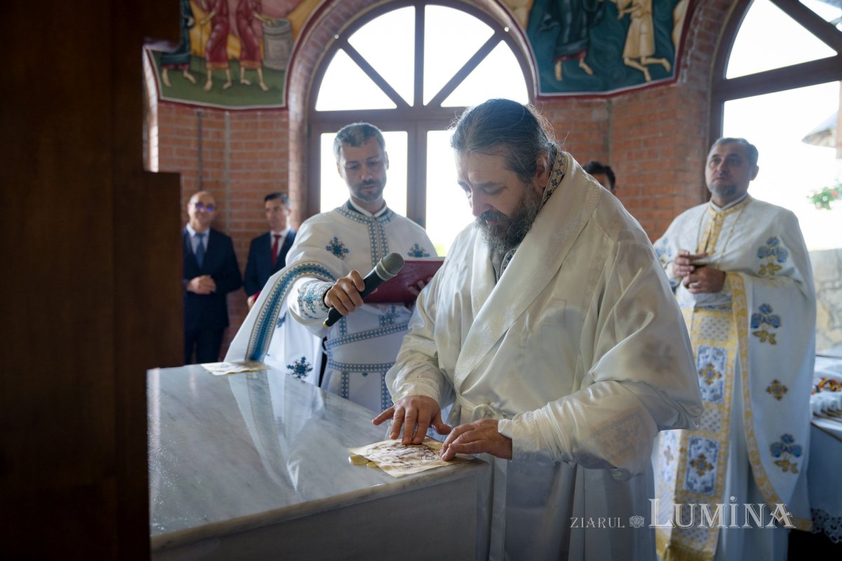 Sfințirea Altarului de vară al Mănăstirii Piatra Sfântă din Iași 180249