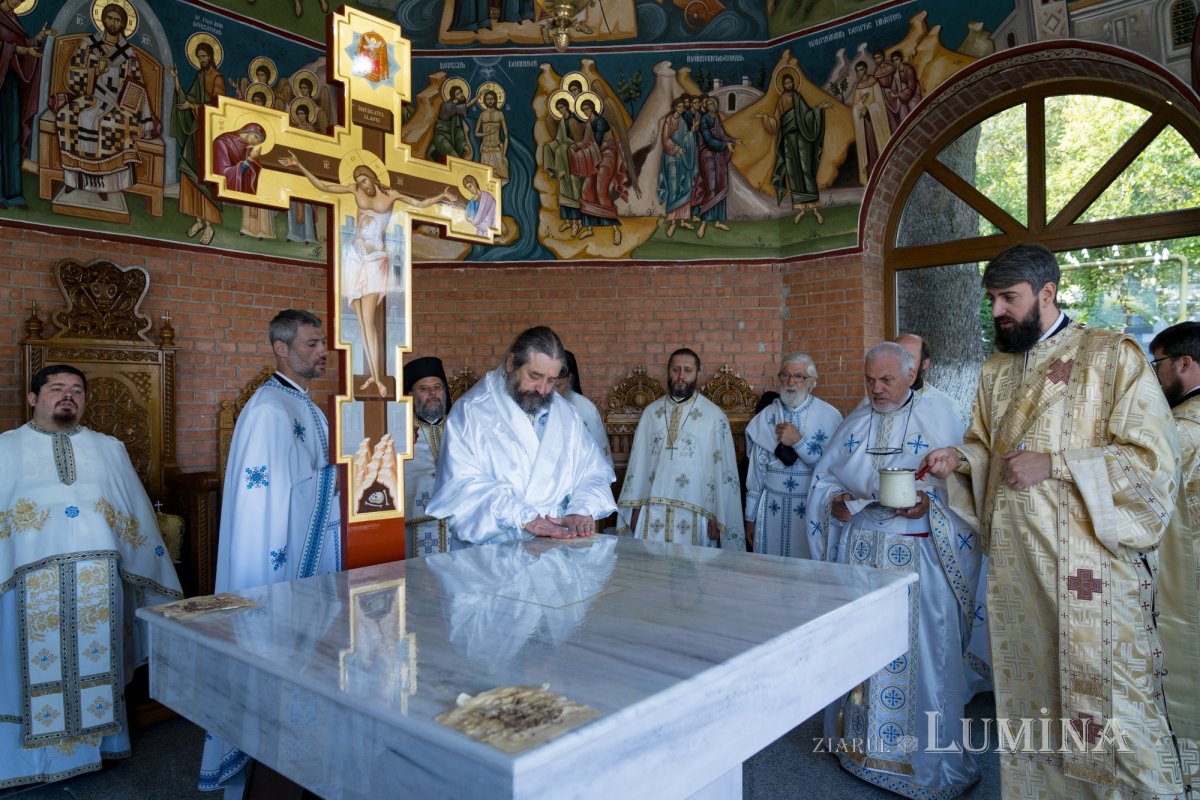 Sfințirea Altarului de vară al Mănăstirii Piatra Sfântă din Iași 180251