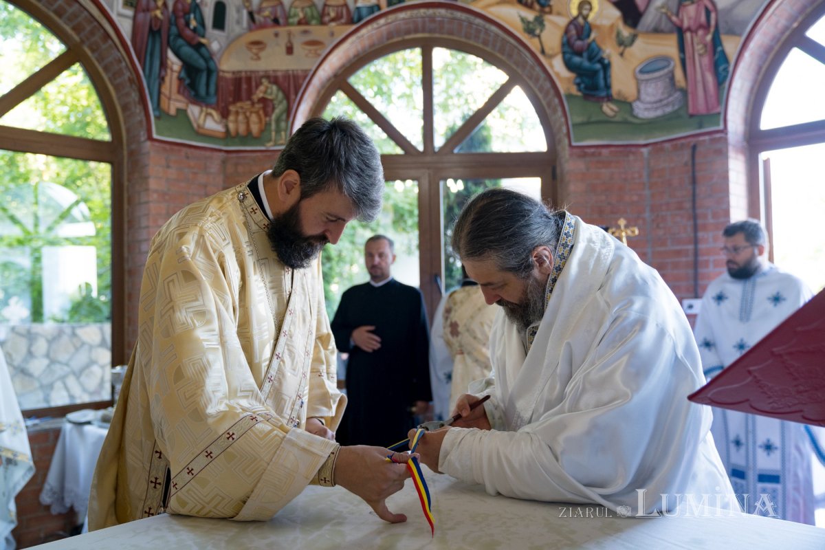 Sfințirea Altarului de vară al Mănăstirii Piatra Sfântă din Iași 180252