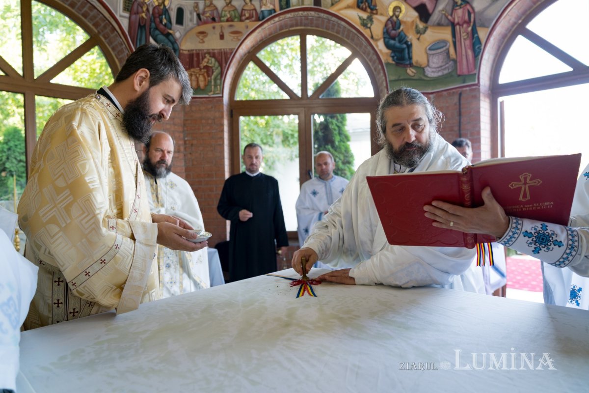 Sfințirea Altarului de vară al Mănăstirii Piatra Sfântă din Iași 180254