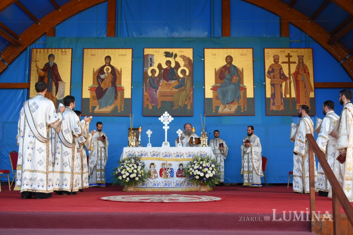 Preacinstirea Maicii Domnului pe Colina Bucuriei la sărbătoarea Adormirii sale 180469