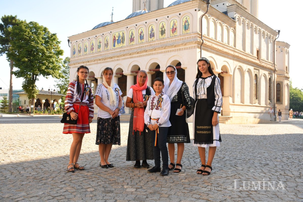 Preacinstirea Maicii Domnului pe Colina Bucuriei la sărbătoarea Adormirii sale 180471