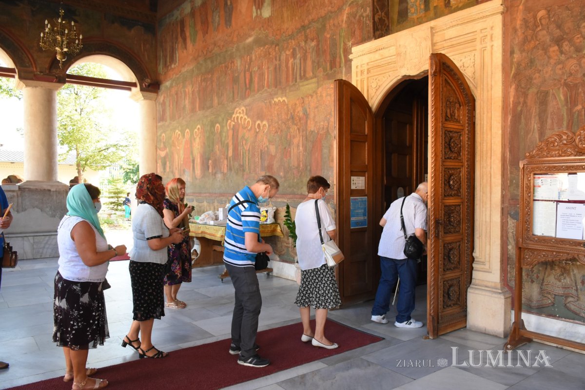 Preacinstirea Maicii Domnului pe Colina Bucuriei la sărbătoarea Adormirii sale 180473
