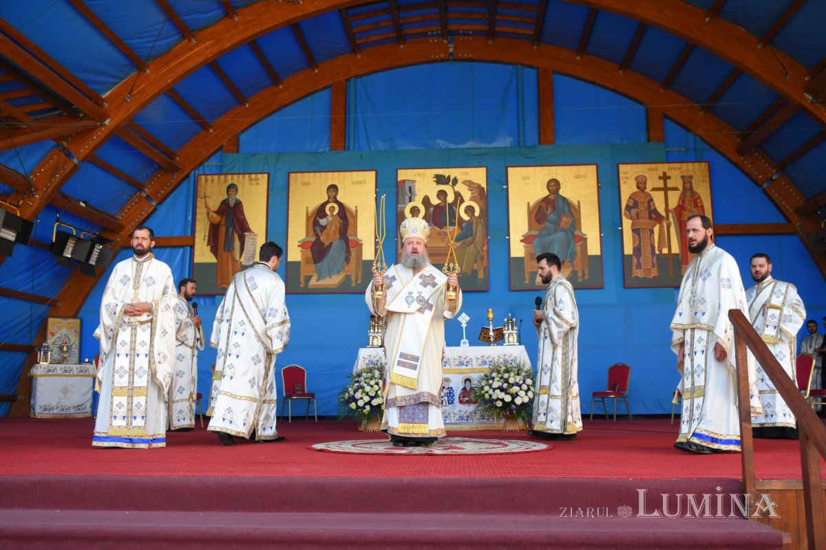 Preacinstirea Maicii Domnului pe Colina Bucuriei la sărbătoarea Adormirii sale 180475