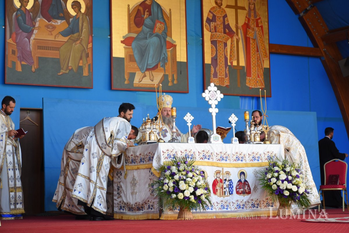 Preacinstirea Maicii Domnului pe Colina Bucuriei la sărbătoarea Adormirii sale 180476