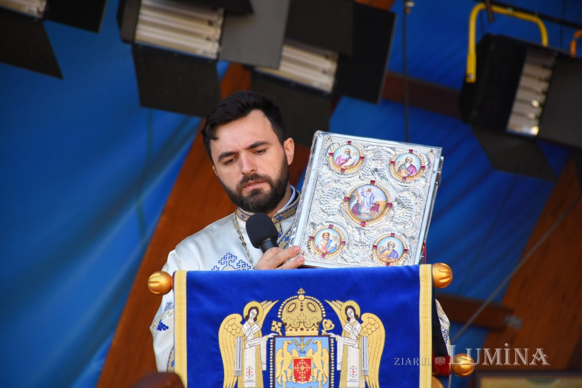 Preacinstirea Maicii Domnului pe Colina Bucuriei la sărbătoarea Adormirii sale 180478