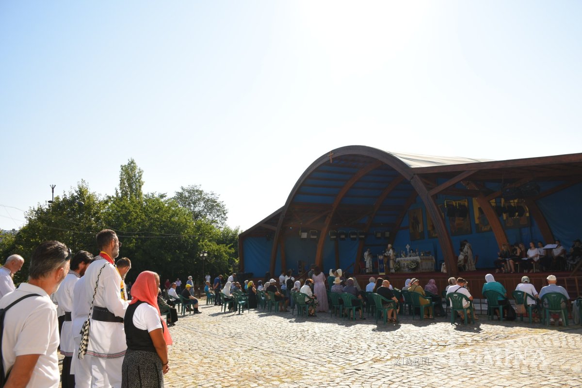 Preacinstirea Maicii Domnului pe Colina Bucuriei la sărbătoarea Adormirii sale 180484